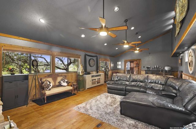 22 Indian Creek Loop, Kerrville, TX 78028