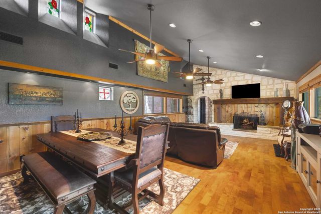 22 Indian Creek Loop, Kerrville, TX 78028