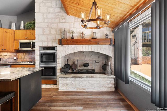 22 Indian Creek Loop, Kerrville, TX 78028