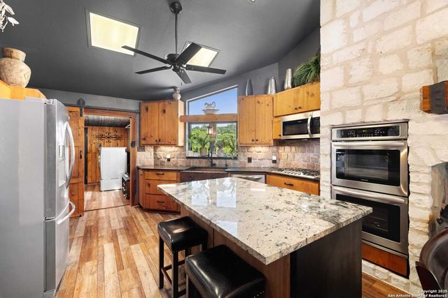 22 Indian Creek Loop, Kerrville, TX 78028