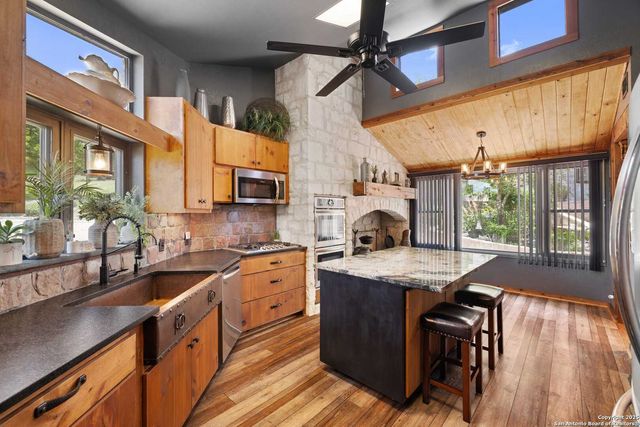 22 Indian Creek Loop, Kerrville, TX 78028