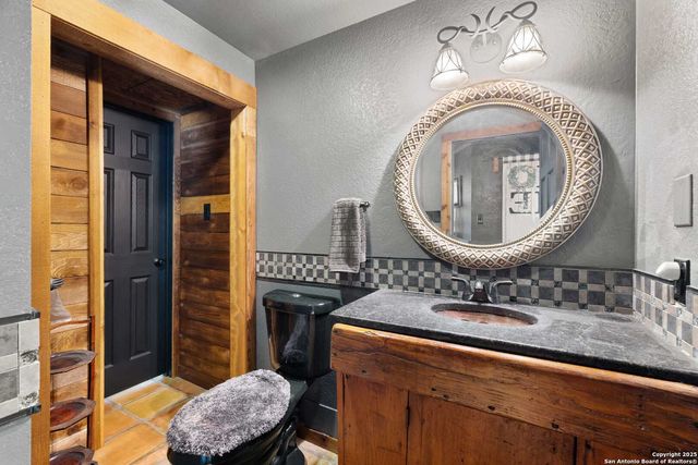 22 Indian Creek Loop, Kerrville, TX 78028
