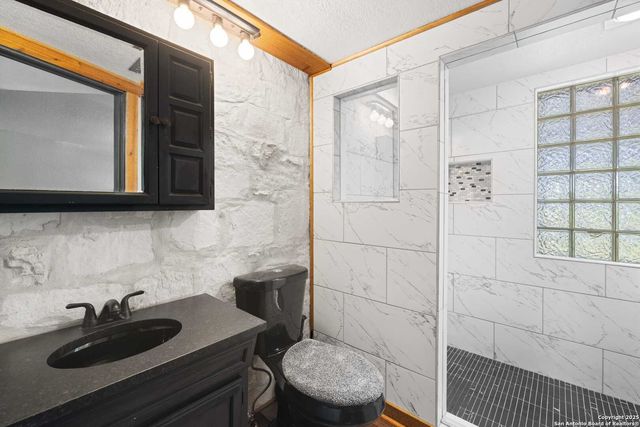 22 Indian Creek Loop, Kerrville, TX 78028