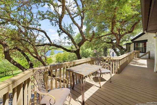 22 Indian Creek Loop, Kerrville, TX 78028