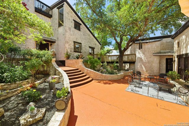 22 Indian Creek Loop, Kerrville, TX 78028