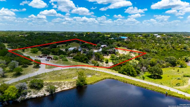 22 Indian Creek Loop, Kerrville, TX 78028