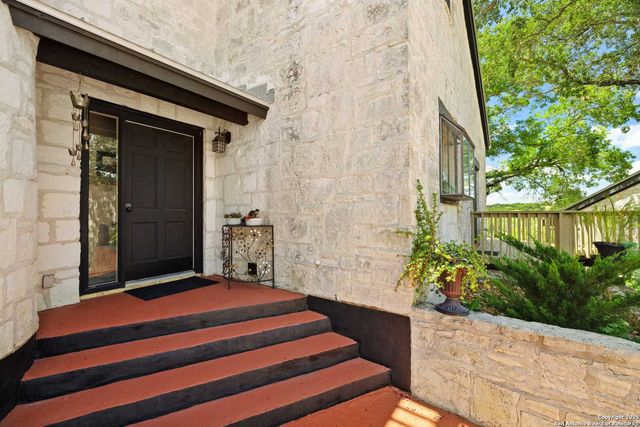 22 Indian Creek Loop, Kerrville, TX 78028