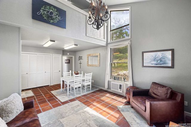 22 Indian Creek Loop, Kerrville, TX 78028