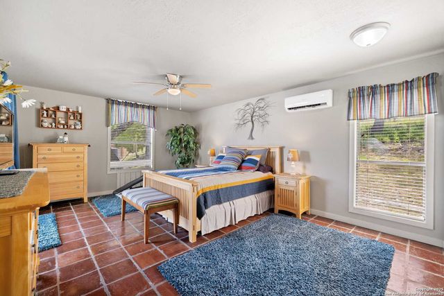 22 Indian Creek Loop, Kerrville, TX 78028