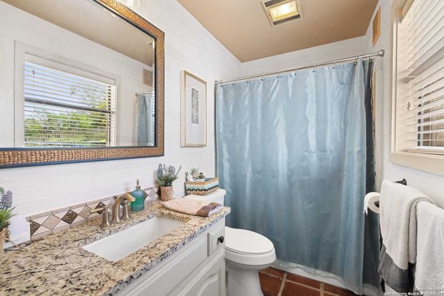 22 Indian Creek Loop, Kerrville, TX 78028