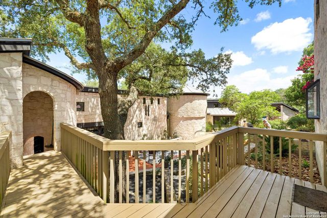 22 Indian Creek Loop, Kerrville, TX 78028