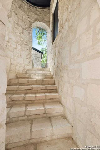 22 Indian Creek Loop, Kerrville, TX 78028