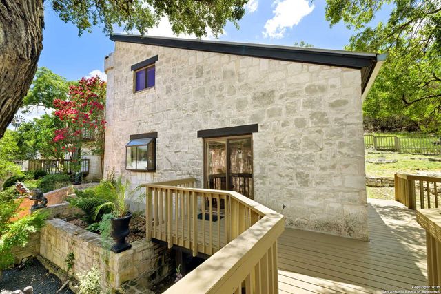 22 Indian Creek Loop, Kerrville, TX 78028