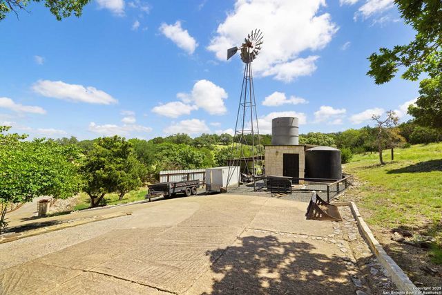 22 Indian Creek Loop, Kerrville, TX 78028