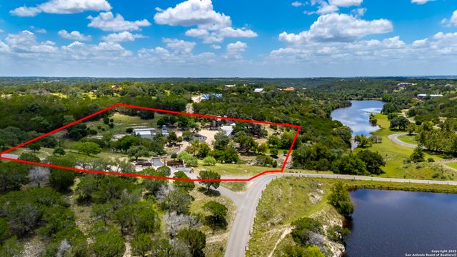 22 Indian Creek Loop, Kerrville, TX 78028