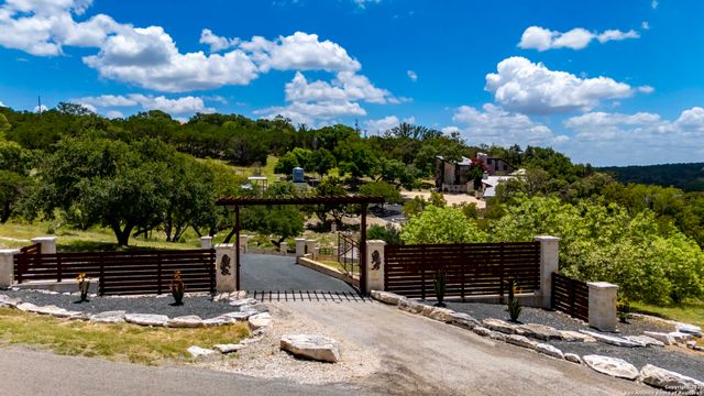22 Indian Creek Loop, Kerrville, TX 78028