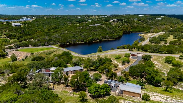 22 Indian Creek Loop, Kerrville, TX 78028
