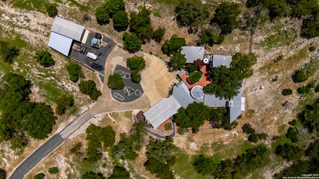 22 Indian Creek Loop, Kerrville, TX 78028