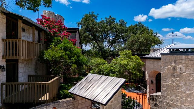 22 Indian Creek Loop, Kerrville, TX 78028