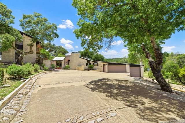 22 Indian Creek Loop, Kerrville, TX 78028