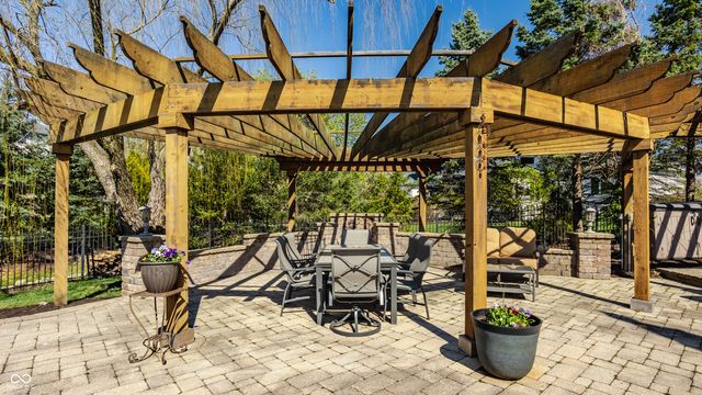 2437 Londonberry Boulevard, Carmel, IN 46032