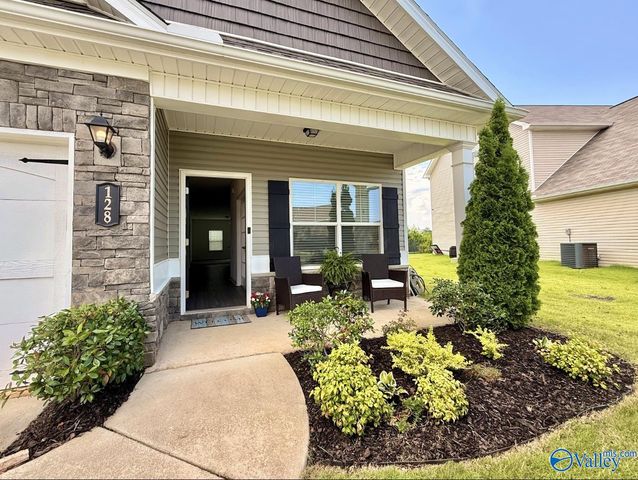 128 Lincoln Gray Circle, New Market, AL 35761