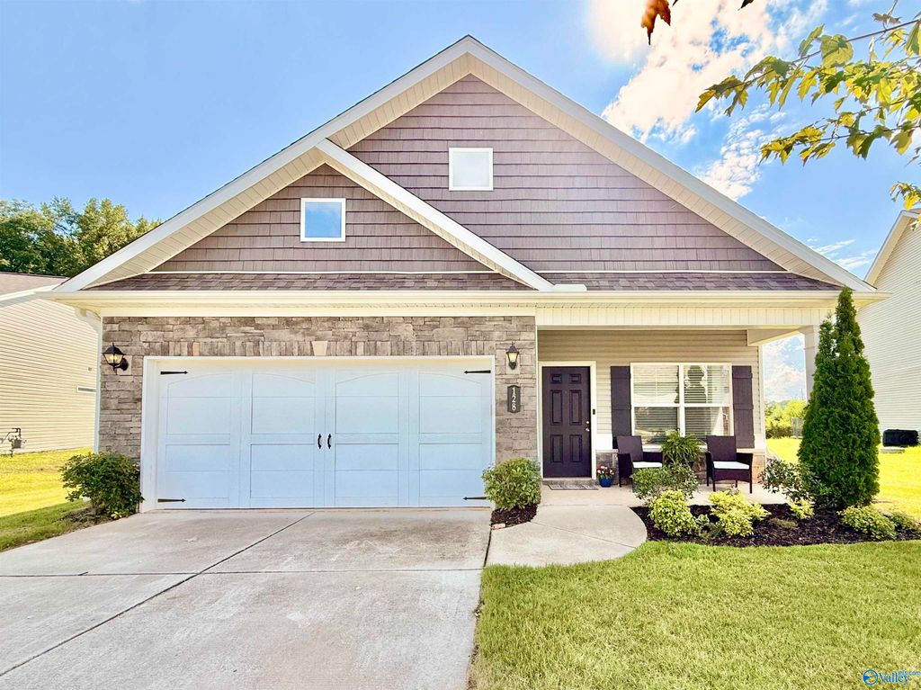 128 Lincoln Gray Circle, New Market, AL 35761