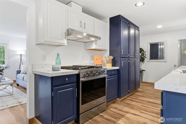 15304 Larch Way, Lynnwood, WA 98087