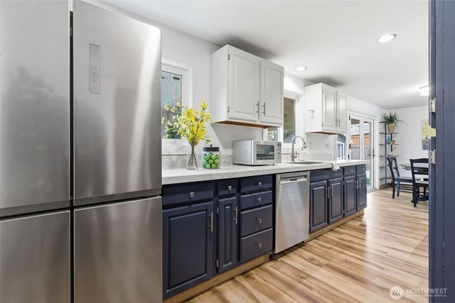 15304 Larch Way, Lynnwood, WA 98087