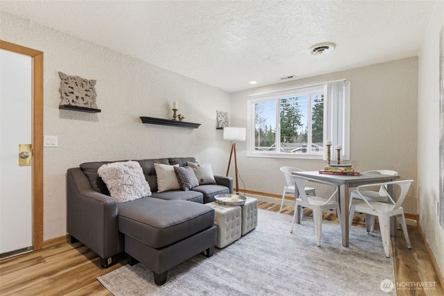 15304 Larch Way, Lynnwood, WA 98087