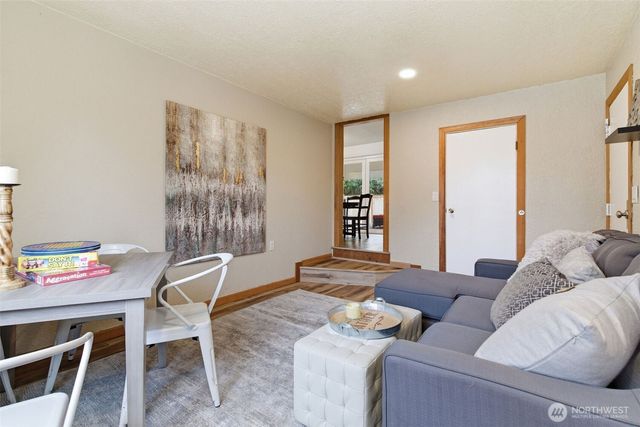 15304 Larch Way, Lynnwood, WA 98087