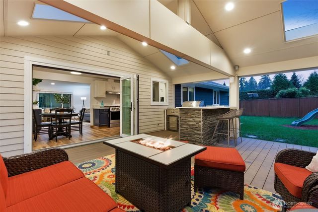 15304 Larch Way, Lynnwood, WA 98087