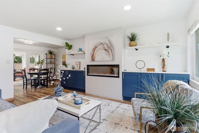 15304 Larch Way, Lynnwood, WA 98087