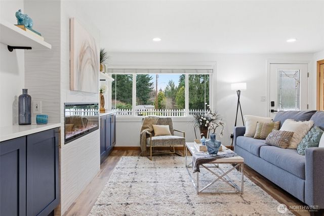 15304 Larch Way, Lynnwood, WA 98087