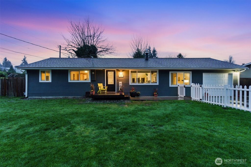 15304 Larch Way, Lynnwood, WA 98087