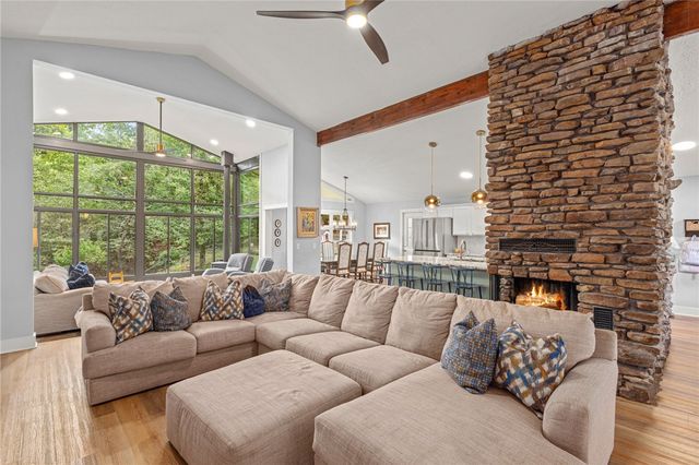 8 Grisham Drive, Bella Vista, AR 72715