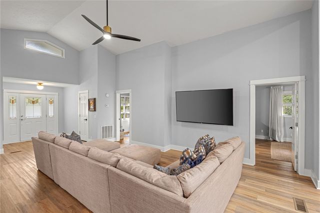 8 Grisham Drive, Bella Vista, AR 72715