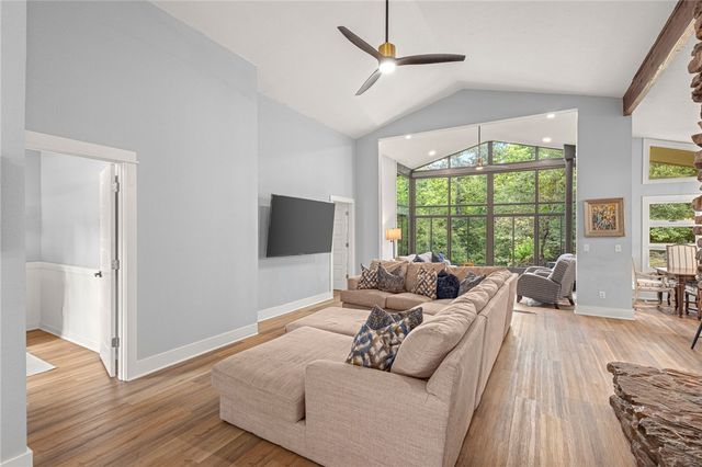 8 Grisham Drive, Bella Vista, AR 72715