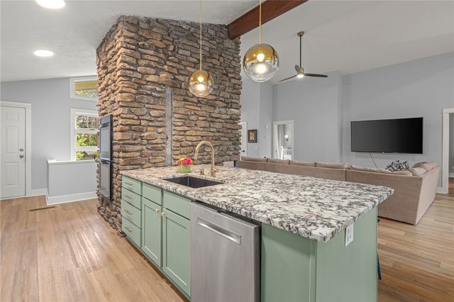 8 Grisham Drive, Bella Vista, AR 72715