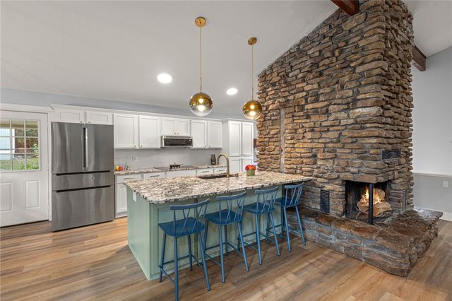 8 Grisham Drive, Bella Vista, AR 72715