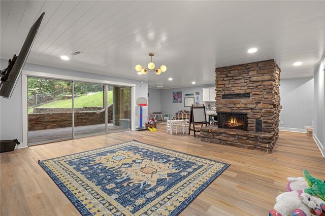 8 Grisham Drive, Bella Vista, AR 72715