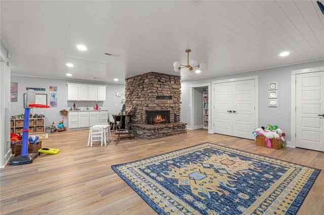 8 Grisham Drive, Bella Vista, AR 72715