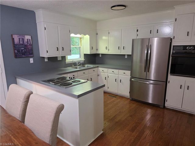 4858 Fleetwood Circle, Winston-salem, NC 27106