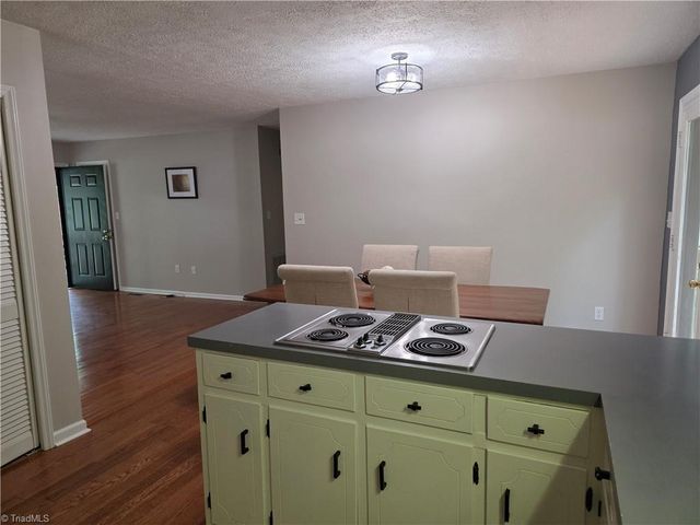 4858 Fleetwood Circle, Winston-salem, NC 27106