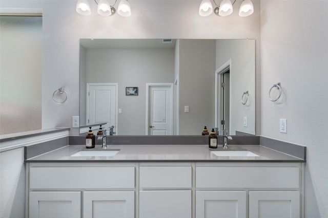 3648 Walnut Ridge Drive, Grand Prairie, TX 76065