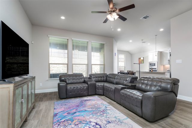3648 Walnut Ridge Drive, Grand Prairie, TX 76065