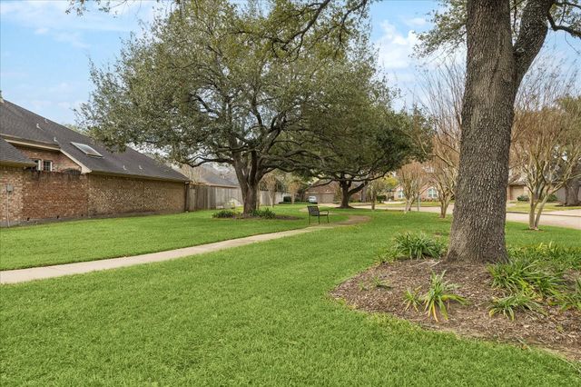 1523 Orchard Park Drive, Houston, TX 77077
