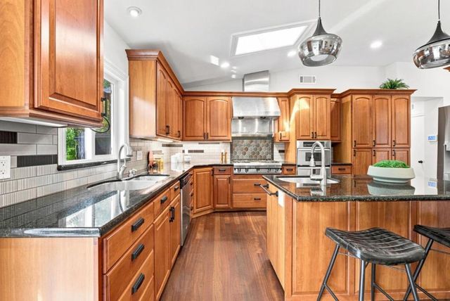 21 Russell Court, Walnut Creek, CA 94598