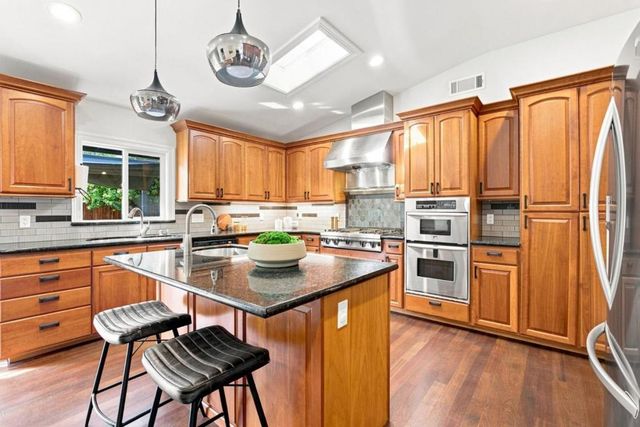 21 Russell Court, Walnut Creek, CA 94598