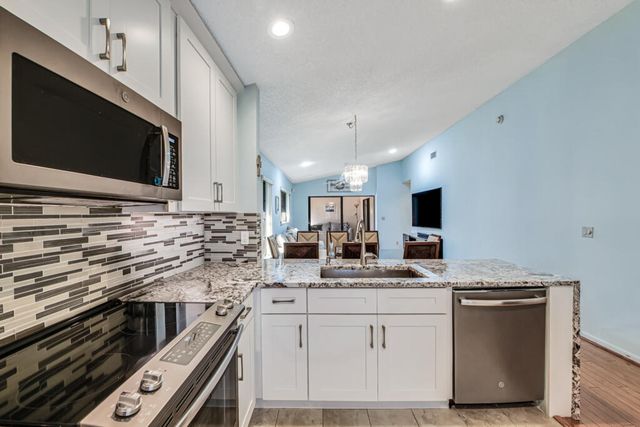 6235 Kings Gate Circle, Delray Beach, FL 33484